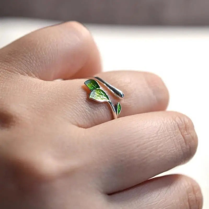 Vibrant Leaf Ring