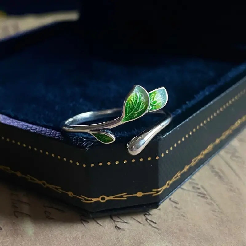 Vibrant Leaf Ring